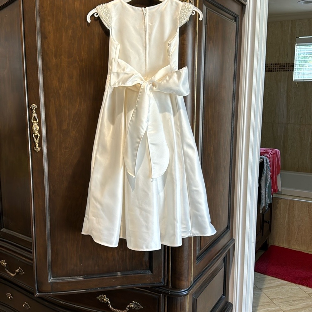 Adele Elegant White Kids Dress  size7-8 - Picture 3 of 10